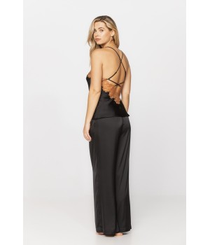 Parte trasera del pijama ajustado negro y naranja